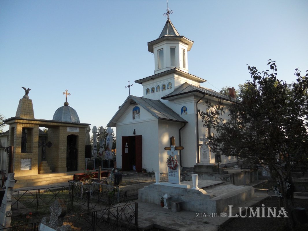Biserica din Livedea, ca o inimă vindecată după junghiere 308406
