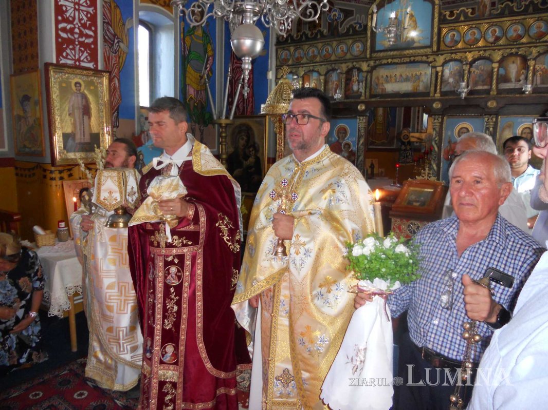 Biserica din Livedea, ca o inimă vindecată după junghiere 308407