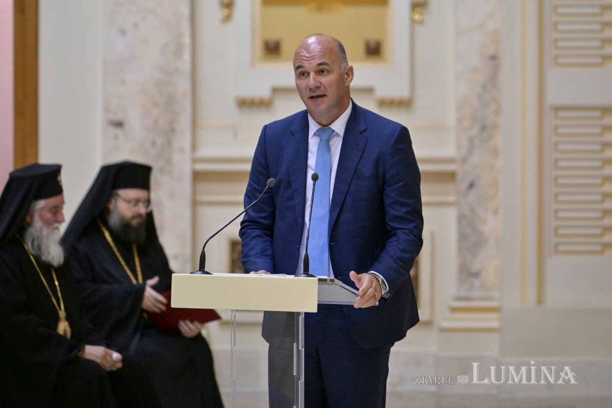 Moment festiv la aniversarea întronizării Patriarhului României 310012