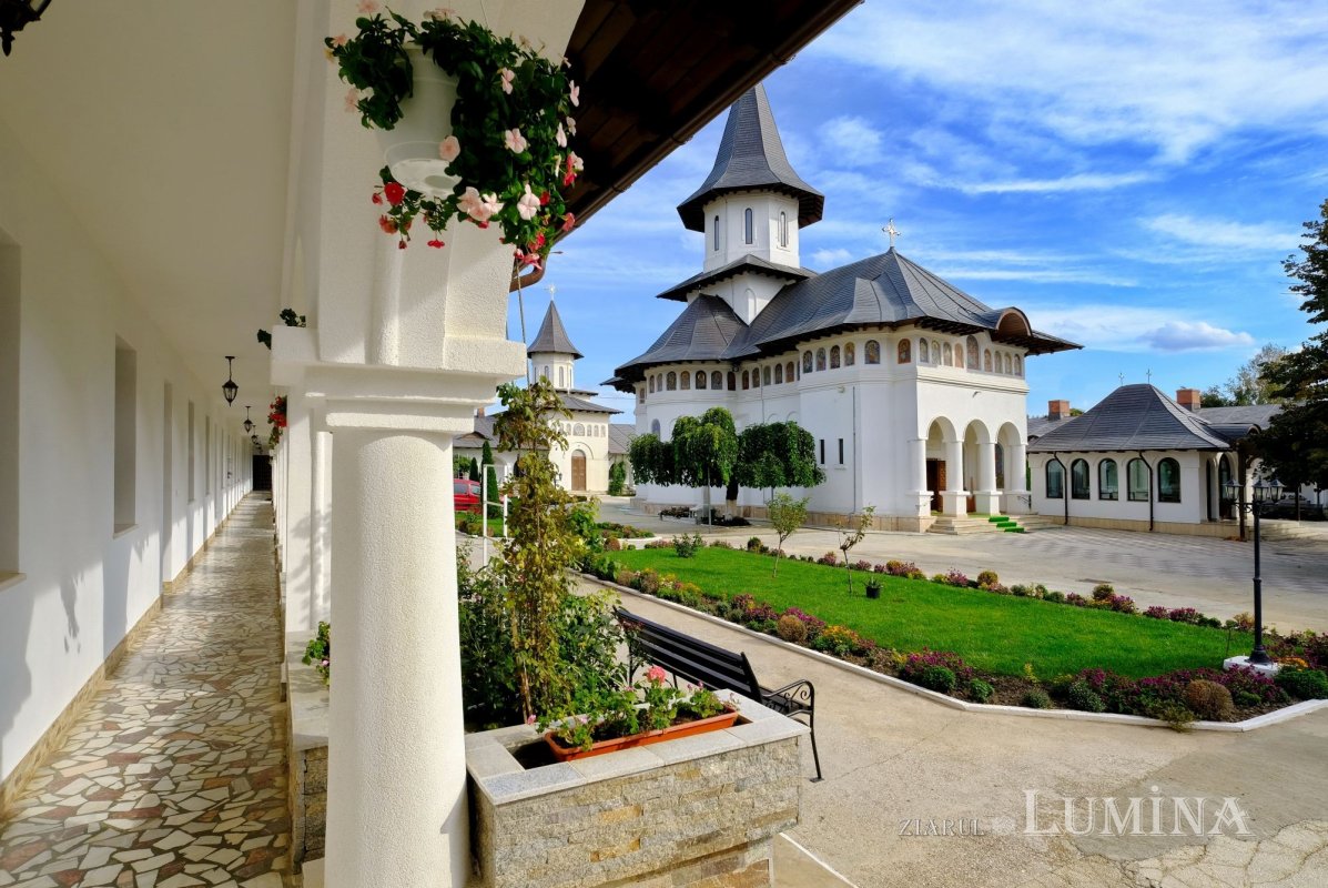 Sclipirile Luminii: Mănăstirea Vladimireşti 310459