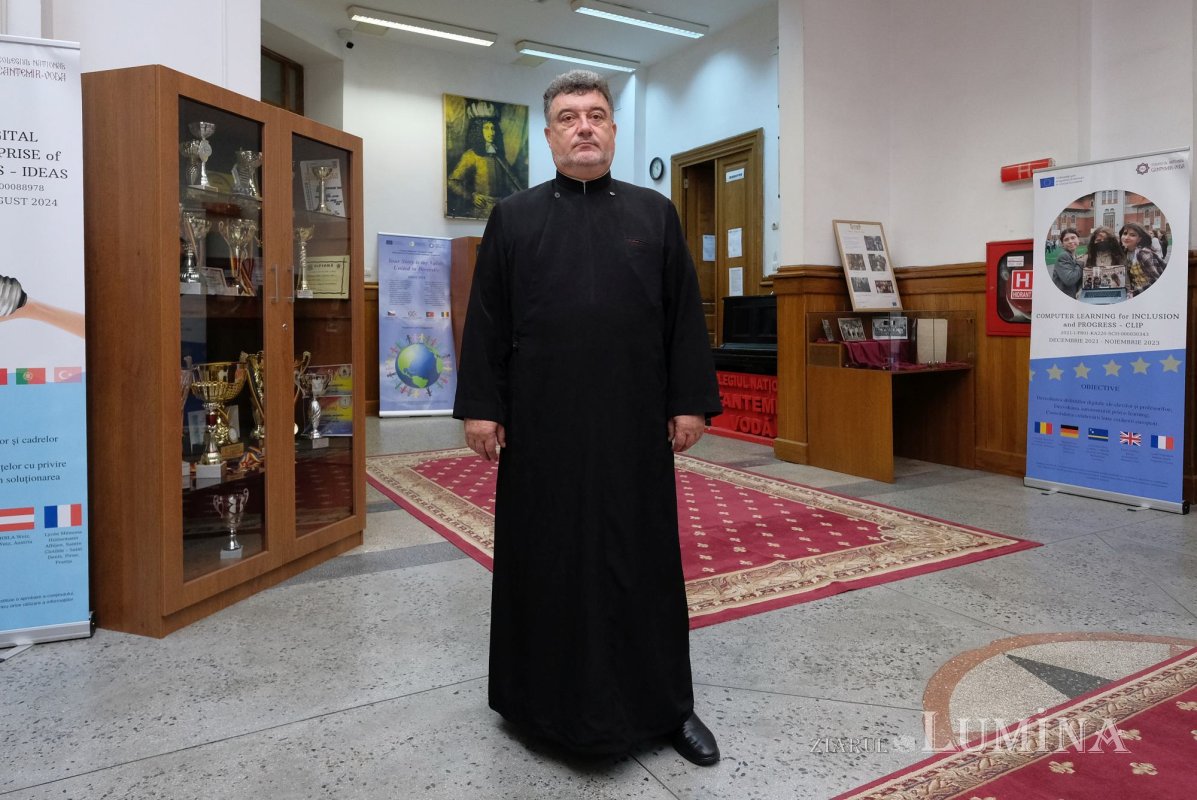 Un loc în care elevii învață dragostea de carte și de semeni 309765