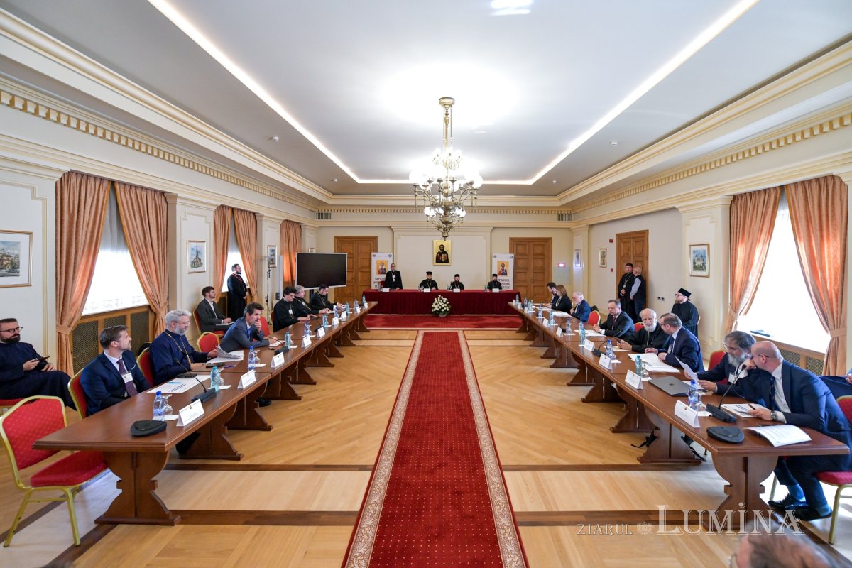 Primele sesiuni de lucru ale simpozionului dedicat pastorației și îngrijirii bolnavilor 310981