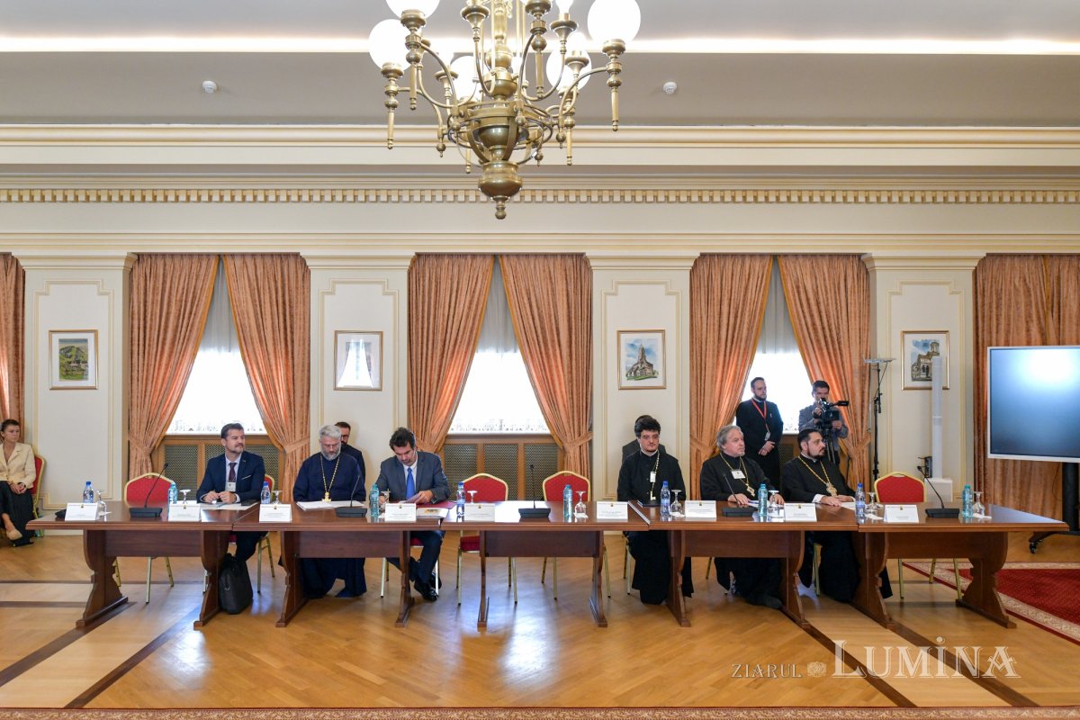 Primele sesiuni de lucru ale simpozionului dedicat pastorației și îngrijirii bolnavilor 310983