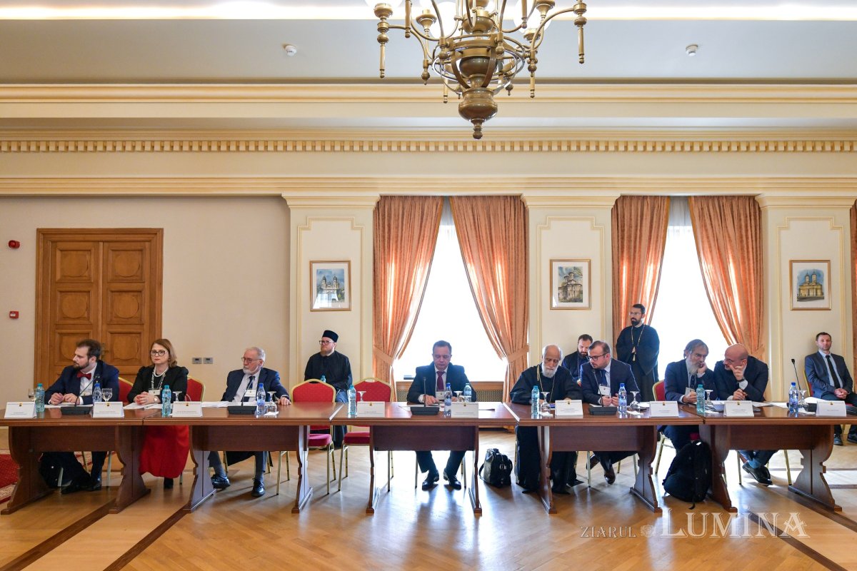 Primele sesiuni de lucru ale simpozionului dedicat pastorației și îngrijirii bolnavilor 310984