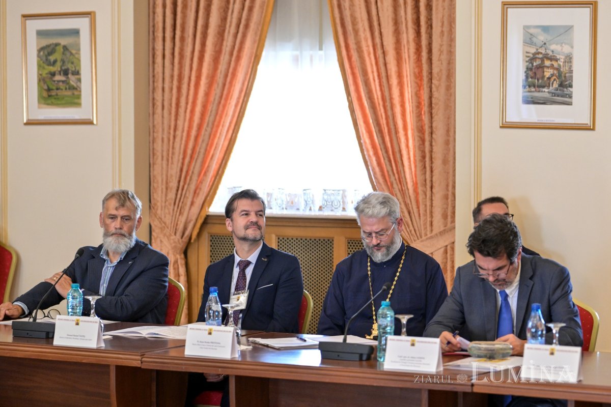 Primele sesiuni de lucru ale simpozionului dedicat pastorației și îngrijirii bolnavilor 310996