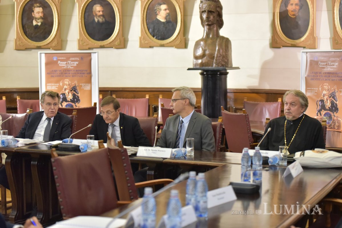 Reflecţii academice asupra extinderii şi identităţii Uniunii Europene 311033