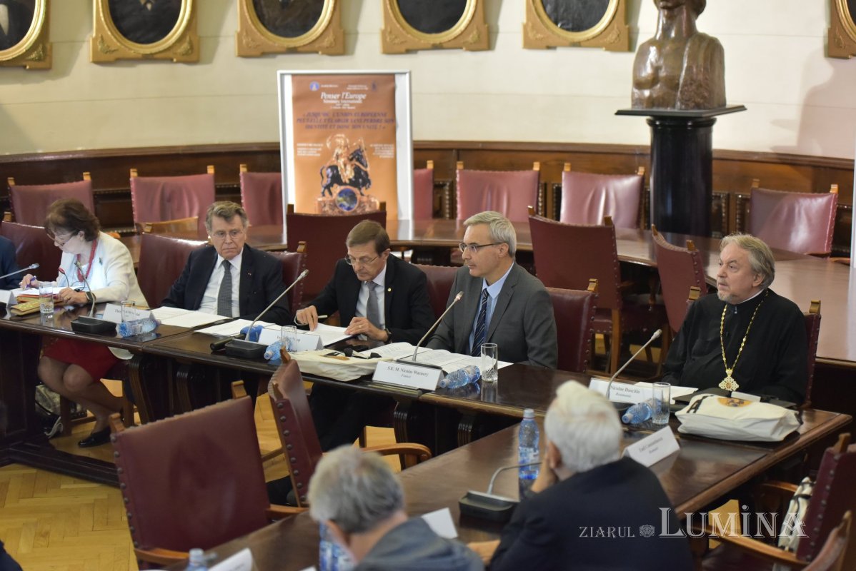 Reflecţii academice asupra extinderii şi identităţii Uniunii Europene 311038