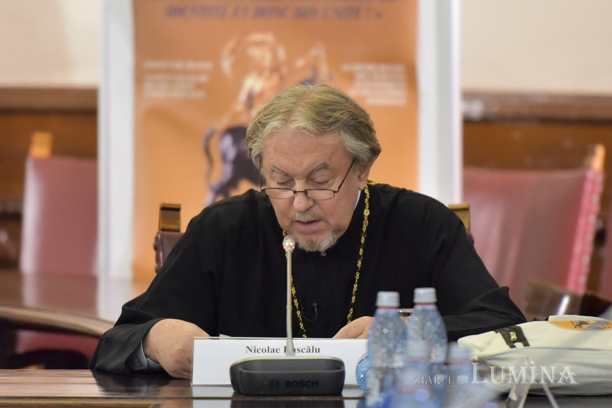 Reflecţii academice asupra extinderii şi identităţii Uniunii Europene 311040