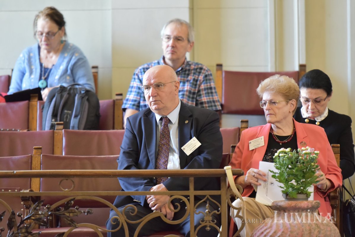 Reflecţii academice asupra extinderii şi identităţii Uniunii Europene 311042