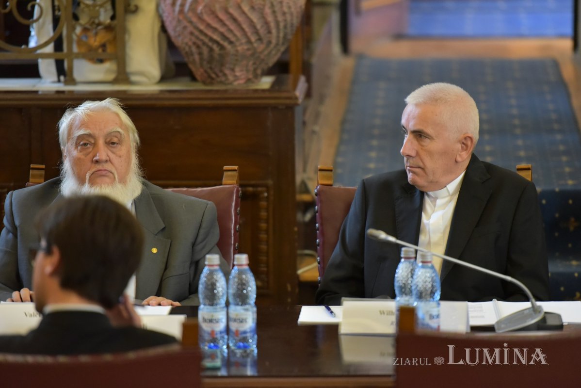 Reflecţii academice asupra extinderii şi identităţii Uniunii Europene 311043