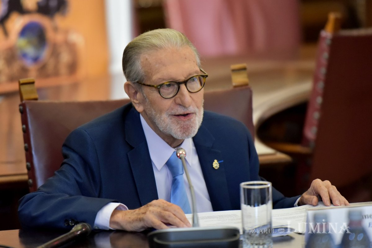 Reflecţii academice asupra extinderii şi identităţii Uniunii Europene 311044