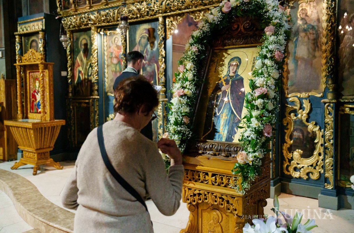 Laudă de seară adusă Sfintei Parascheva la Biserica Domnească din Capitală 311560