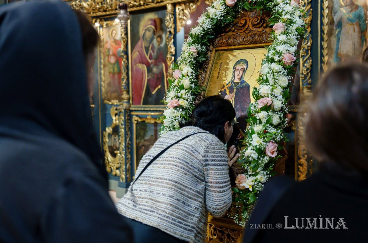 Laudă de seară adusă Sfintei Parascheva la Biserica Domnească din Capitală 311562