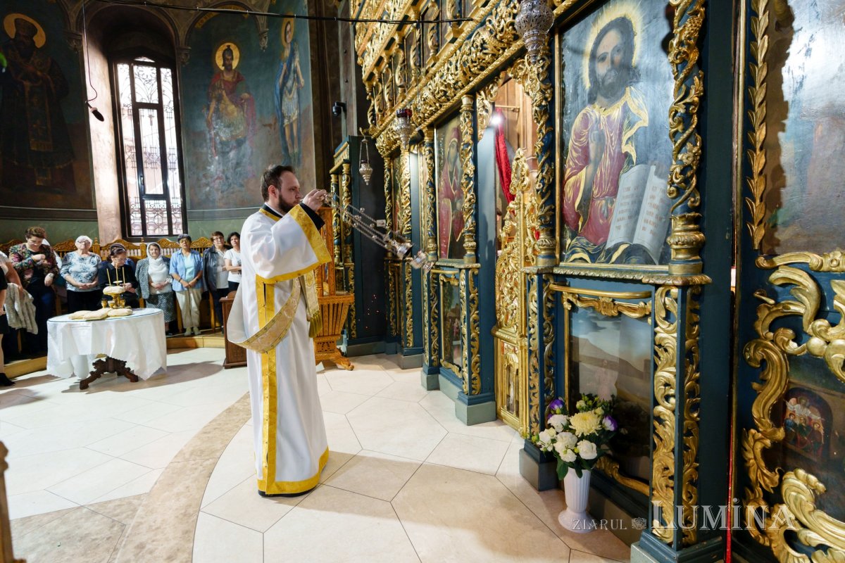 Laudă de seară adusă Sfintei Parascheva la Biserica Domnească din Capitală 311563