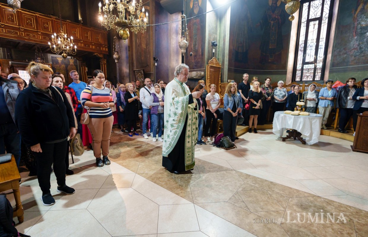 Laudă de seară adusă Sfintei Parascheva la Biserica Domnească din Capitală 311565