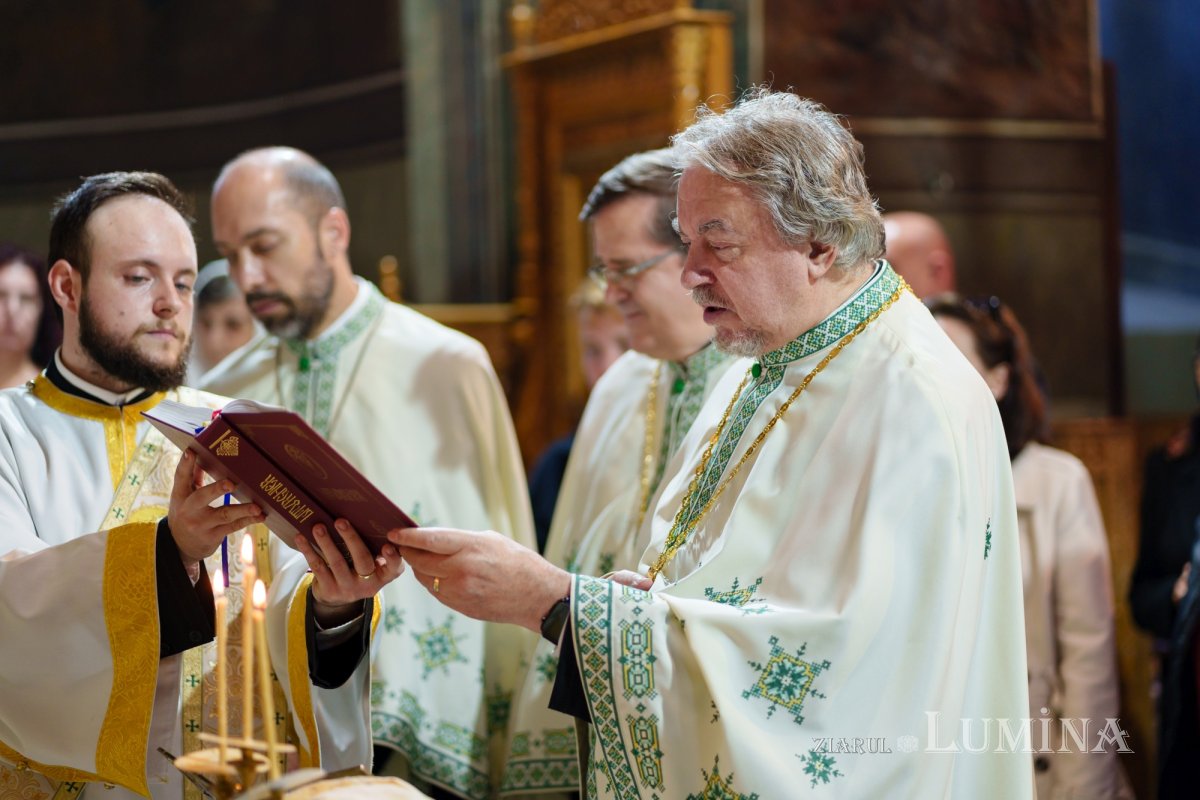 Laudă de seară adusă Sfintei Parascheva la Biserica Domnească din Capitală 311568