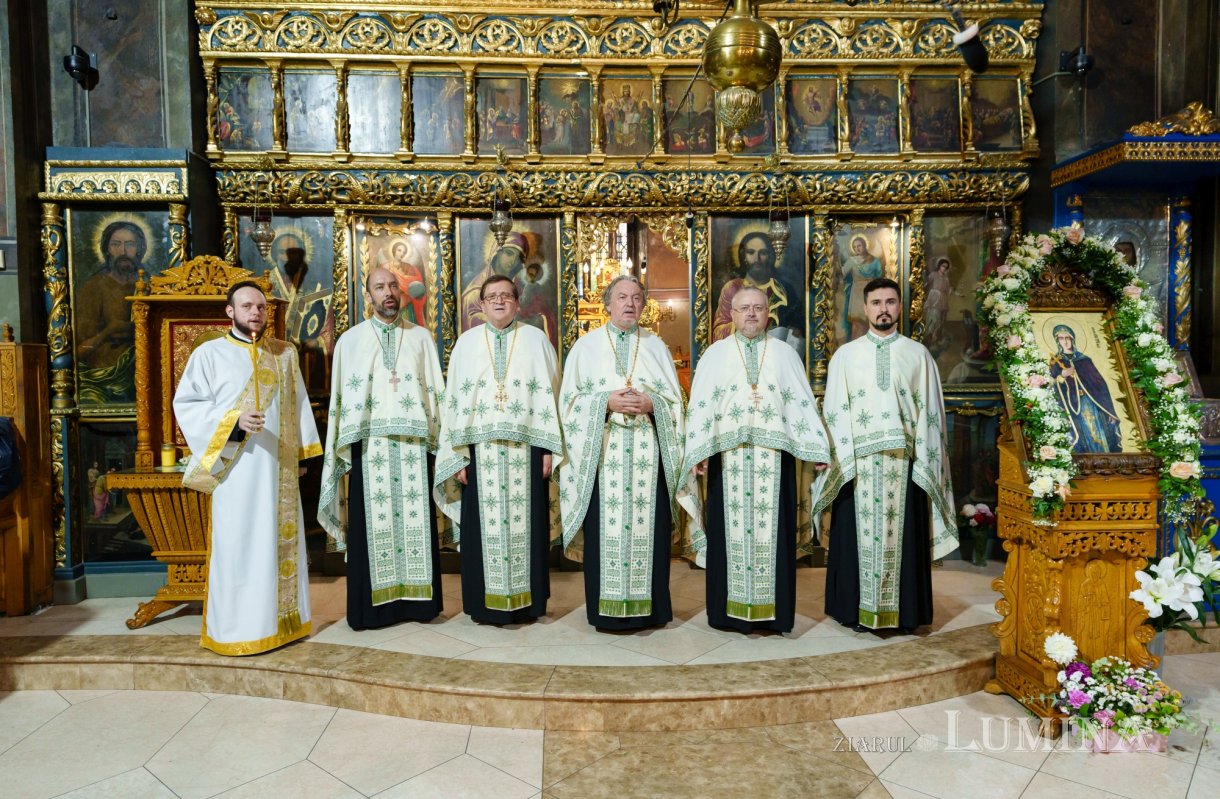 Laudă de seară adusă Sfintei Parascheva la Biserica Domnească din Capitală 311580