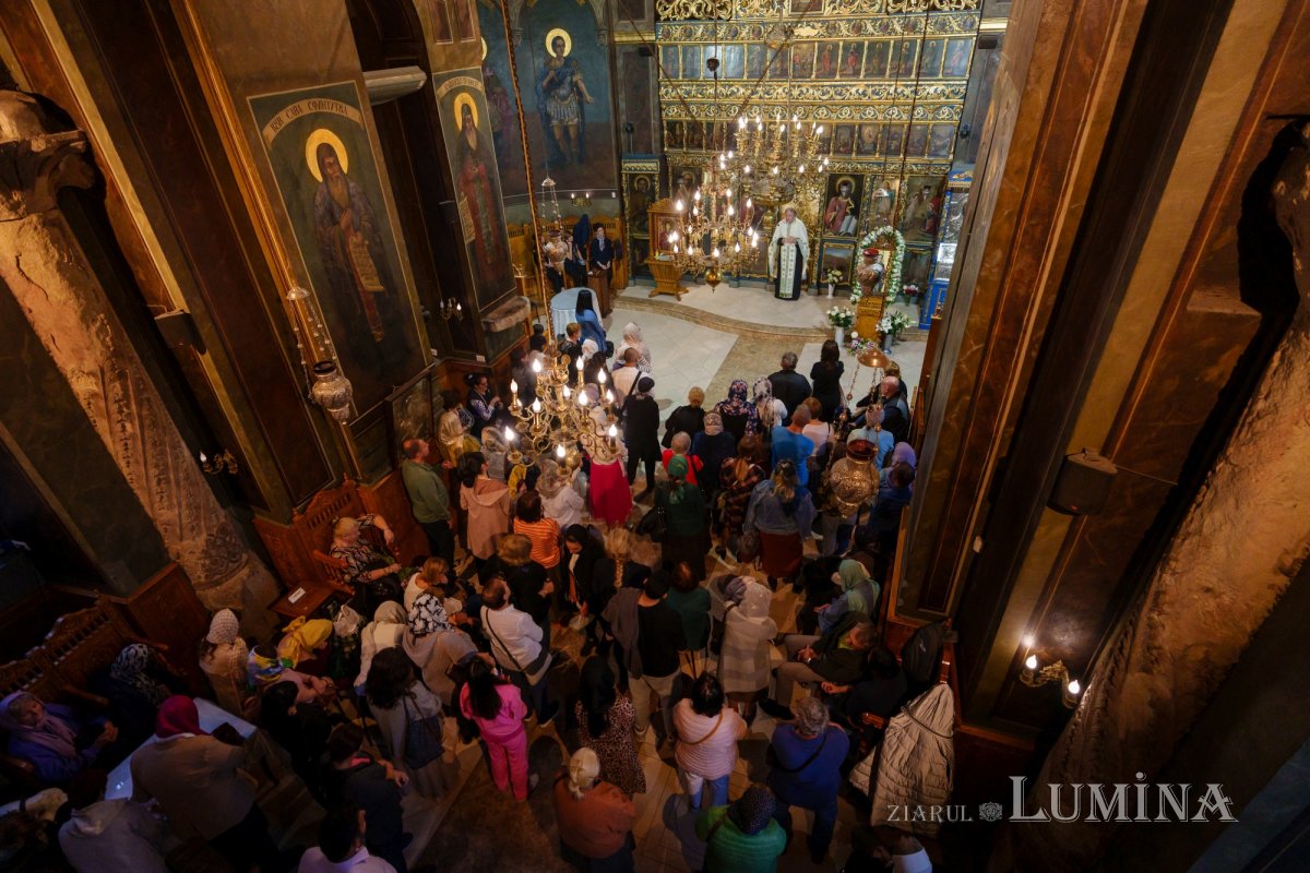 Laudă de seară adusă Sfintei Parascheva la Biserica Domnească din Capitală 311588