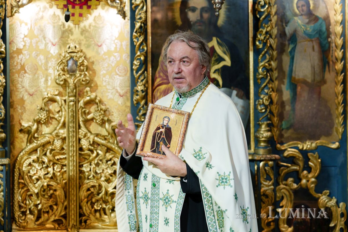 Laudă de seară adusă Sfintei Parascheva la Biserica Domnească din Capitală 311596