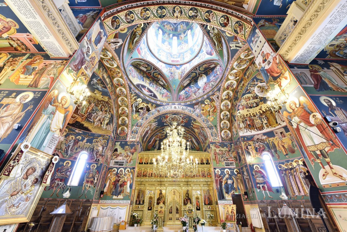 Sclipirile Luminii: Parohia „Sfânta Vineri”-Pajura 312104