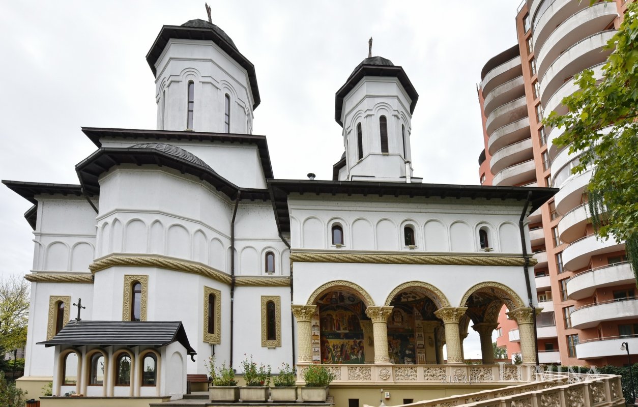 Sclipirile Luminii: Parohia „Sfânta Vineri”-Pajura 312110