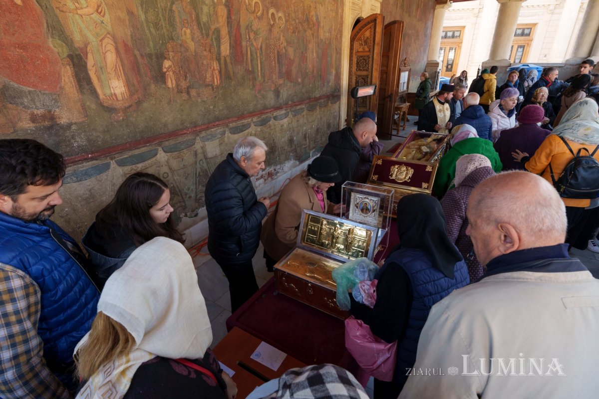 A început pelerinajul la moaștele Sfântului Cuvios Dimitrie cel Nou 312324
