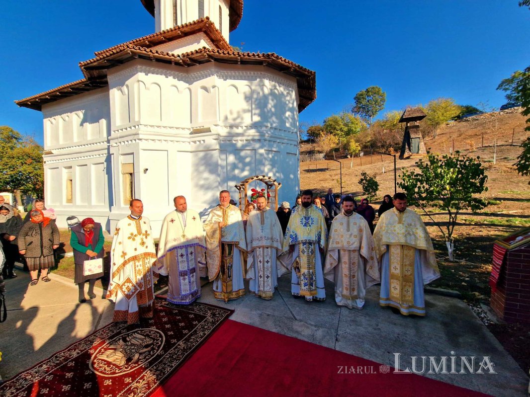Slujire arhierească la mănăstirea teleormăneană Coșoteni 312445