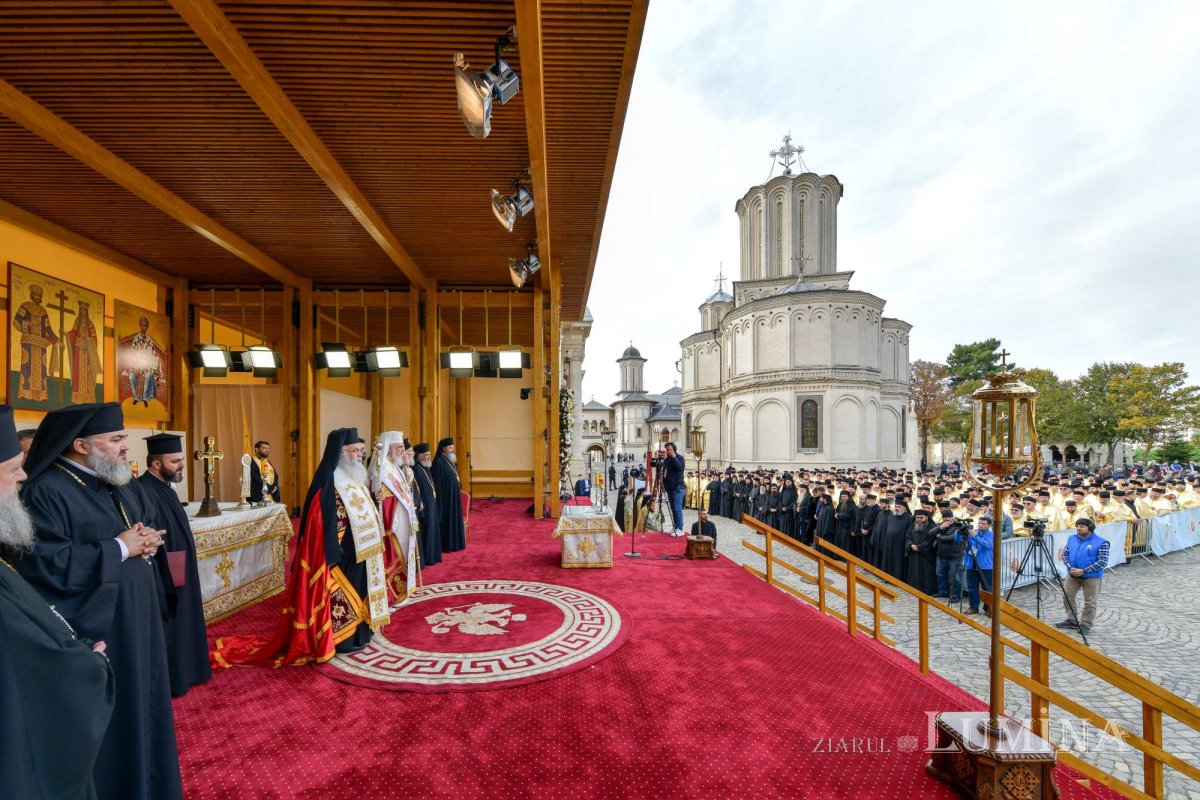 Debutul hramului de toamnă al Catedralei Patriarhale 312852
