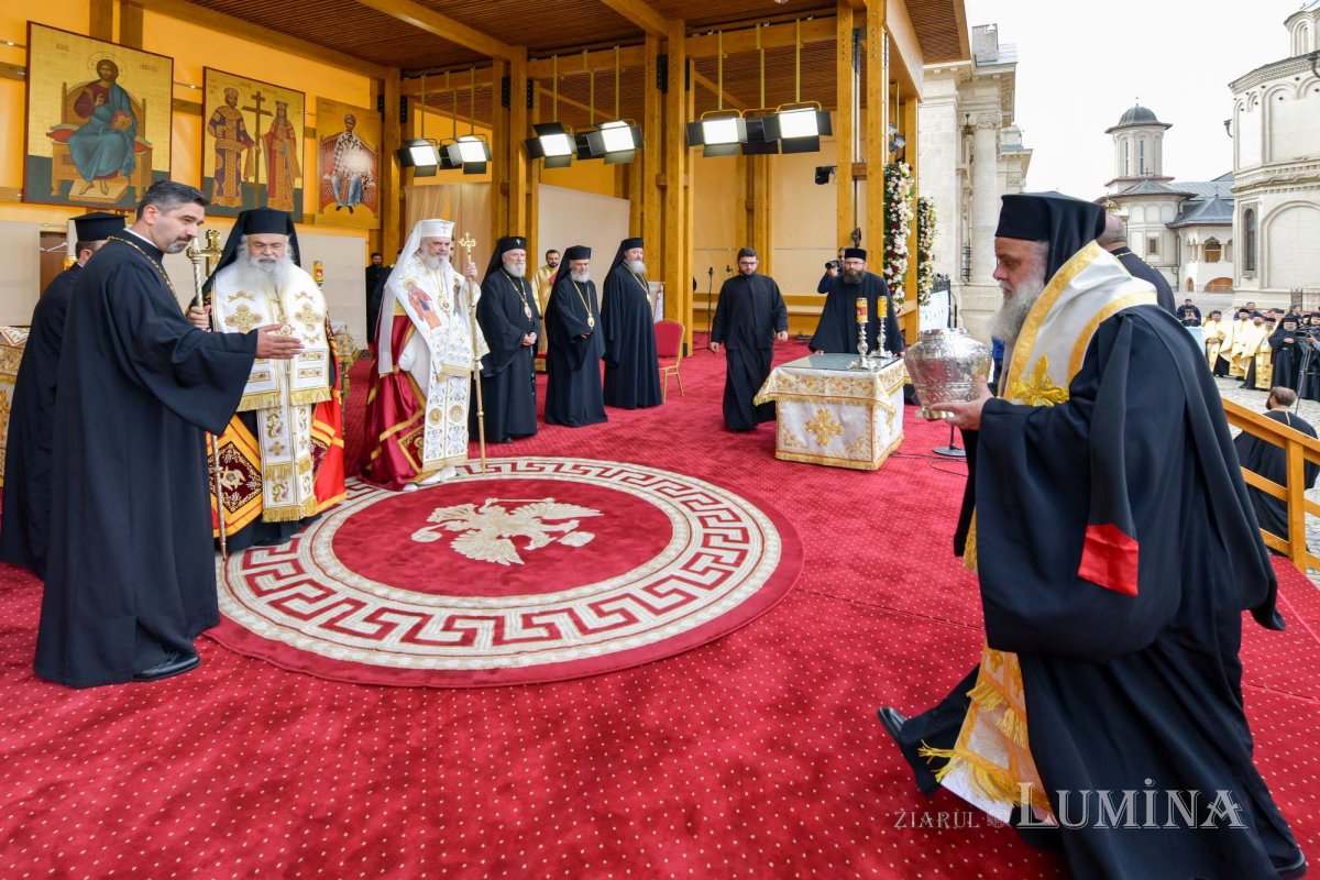 Debutul hramului de toamnă al Catedralei Patriarhale 312854