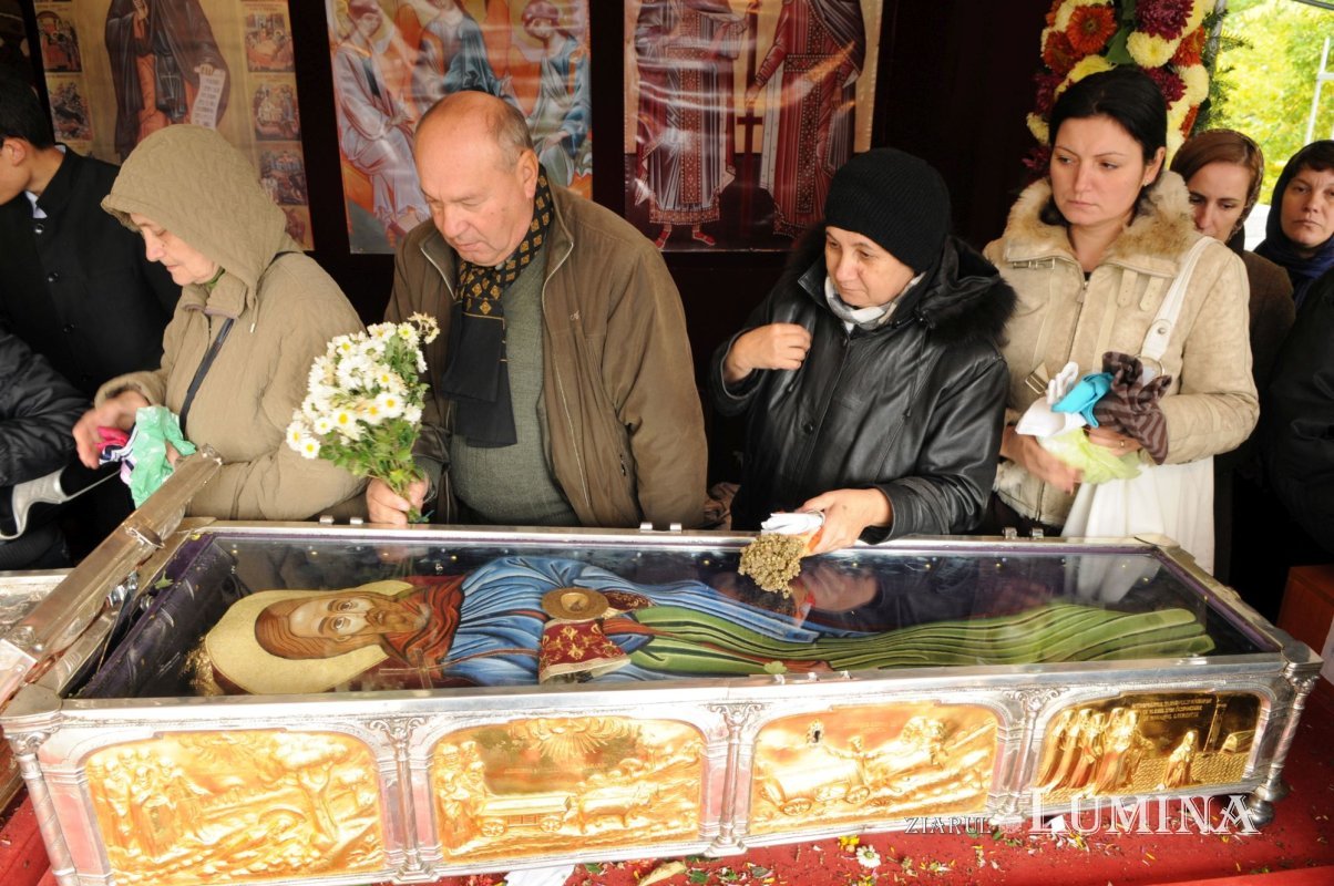 Cinstirea sfintelor moaşte 312923