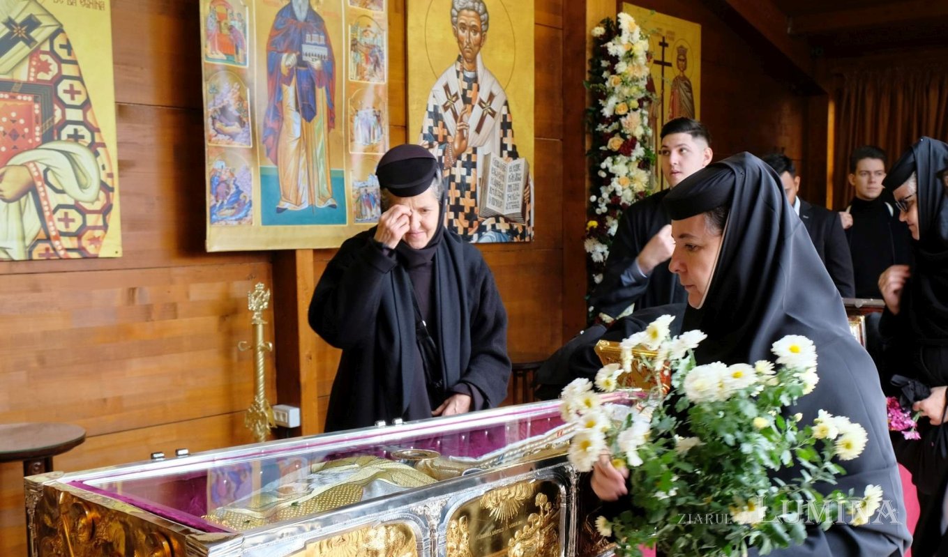 Cinstirea sfintelor moaşte 313187