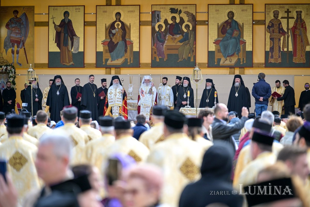 Sclipirile Luminii: Procesiunea „Calea Sfinţilor”, Bucureşti 312942