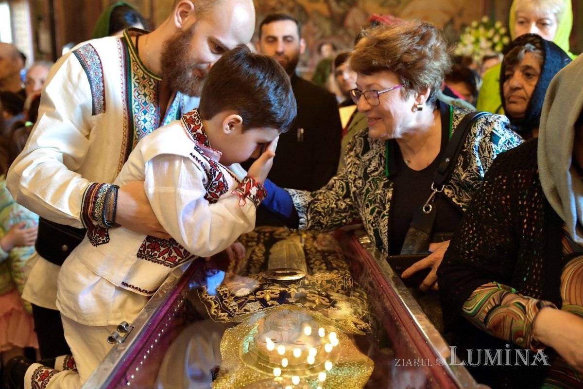 Sclipirile Luminii: 250 de ani de la aducerea moaștelor Sfântului Dimitrie cel Nou la Bucureşti 314197