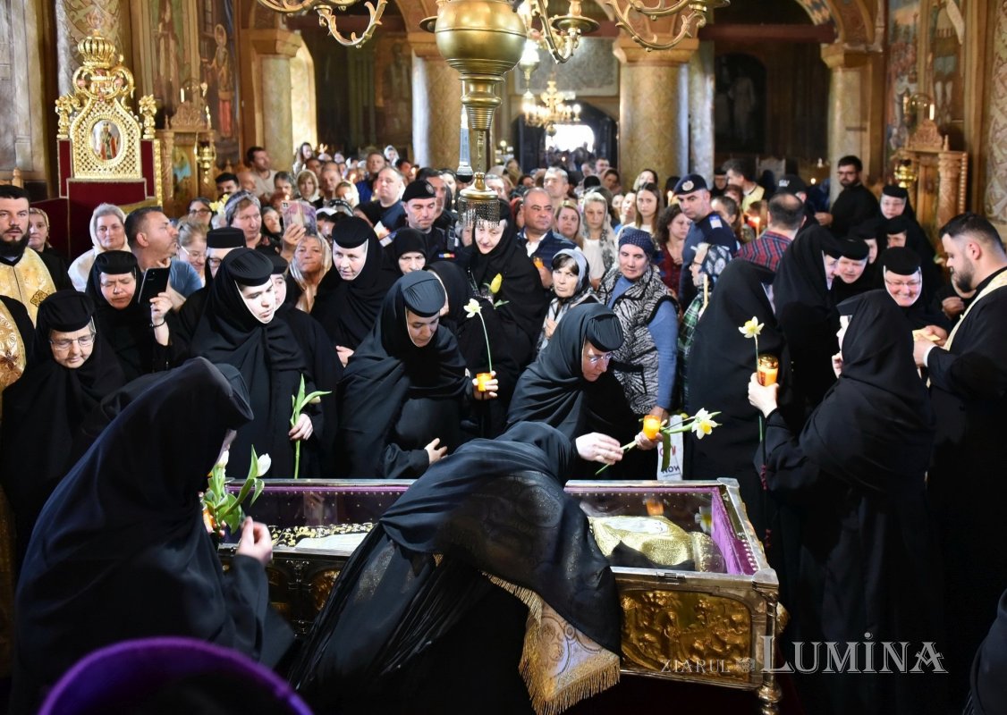 Sclipirile Luminii: 250 de ani de la aducerea moaștelor Sfântului Dimitrie cel Nou la Bucureşti 314199