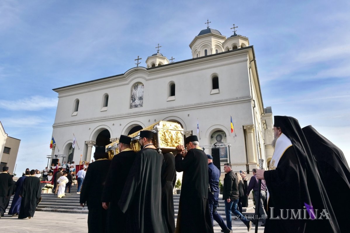 Sclipirile Luminii: 250 de ani de la aducerea moaștelor Sfântului Dimitrie cel Nou la Bucureşti 314200