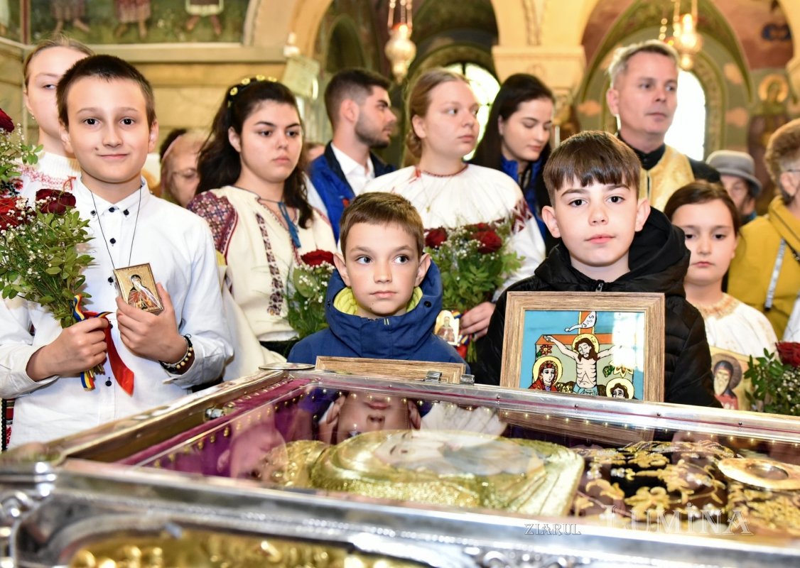 Sclipirile Luminii: 250 de ani de la aducerea moaștelor Sfântului Dimitrie cel Nou la Bucureşti 314201