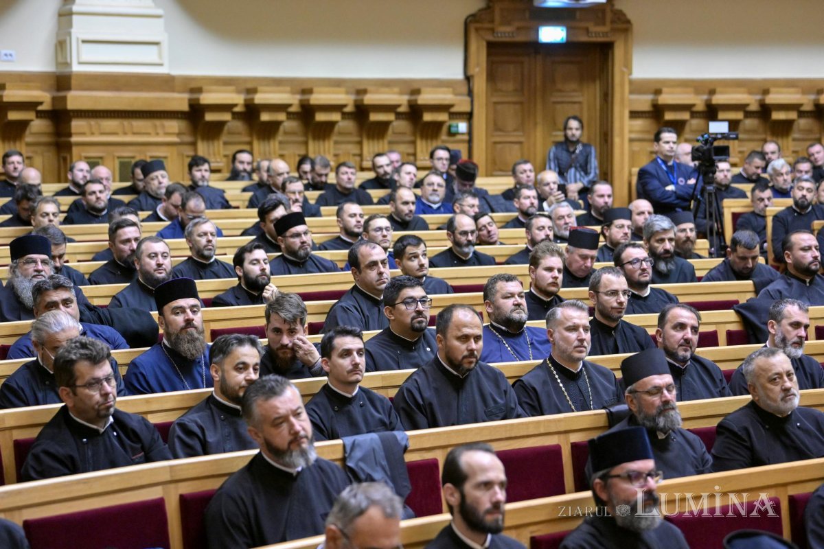 Clericii prahoveni s-au reunit la Palatul Patriarhiei 314842