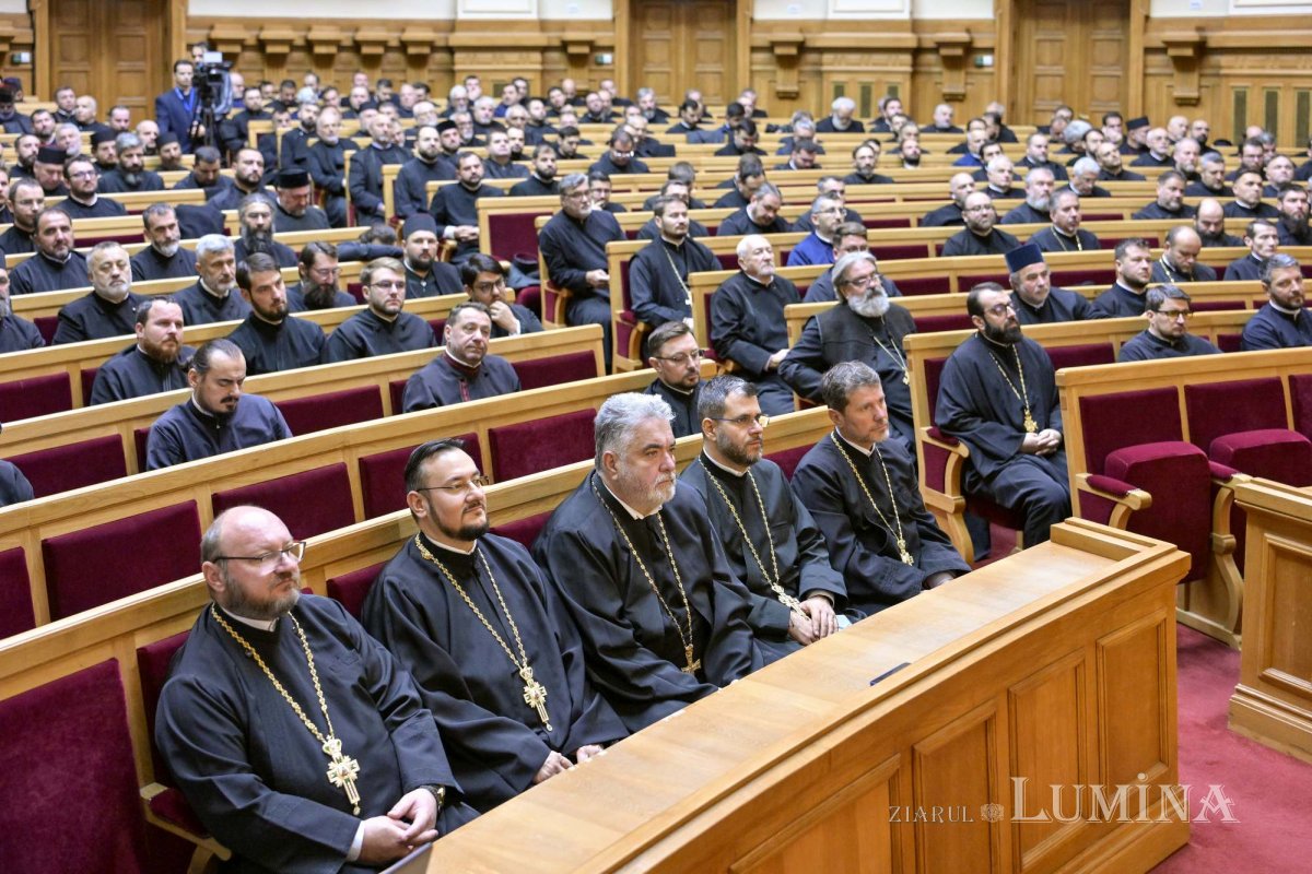 Clericii prahoveni s-au reunit la Palatul Patriarhiei 314843