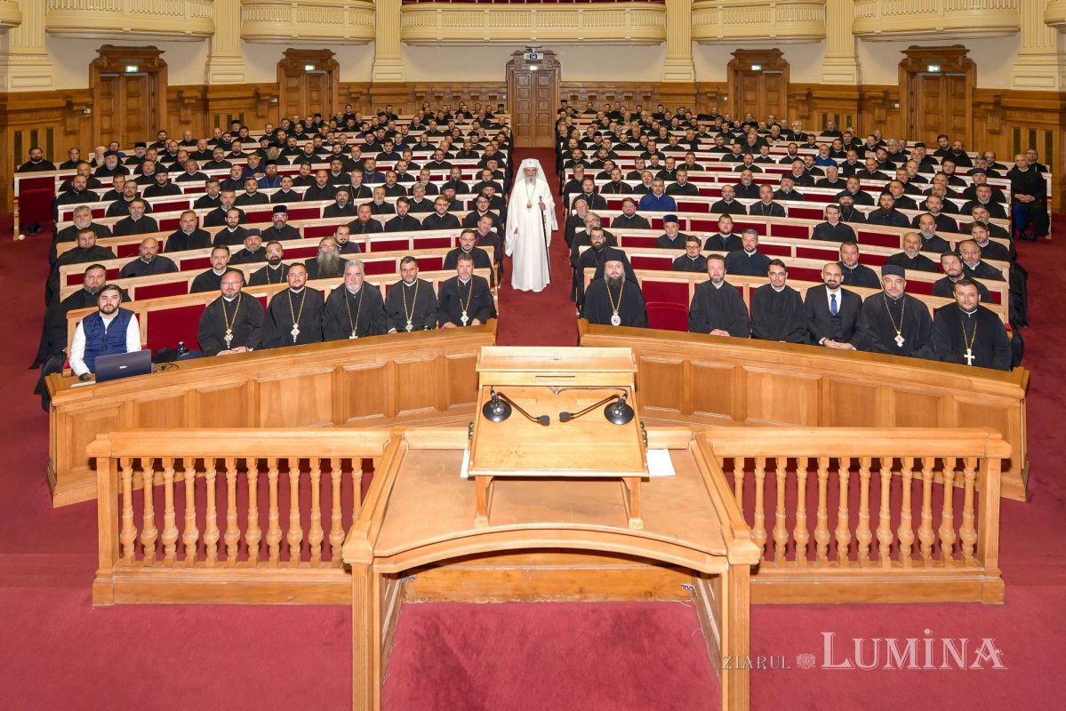 Clericii prahoveni s-au reunit la Palatul Patriarhiei 314851