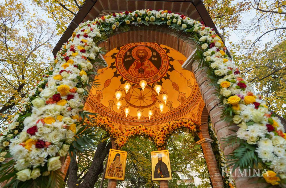 Începutul sărbătorii Sfântului Ierarh Nectarie la Mănăstirea Radu Vodă 315189