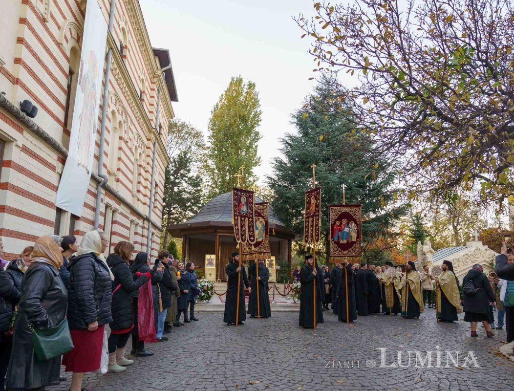 Începutul sărbătorii Sfântului Ierarh Nectarie la Mănăstirea Radu Vodă 315192