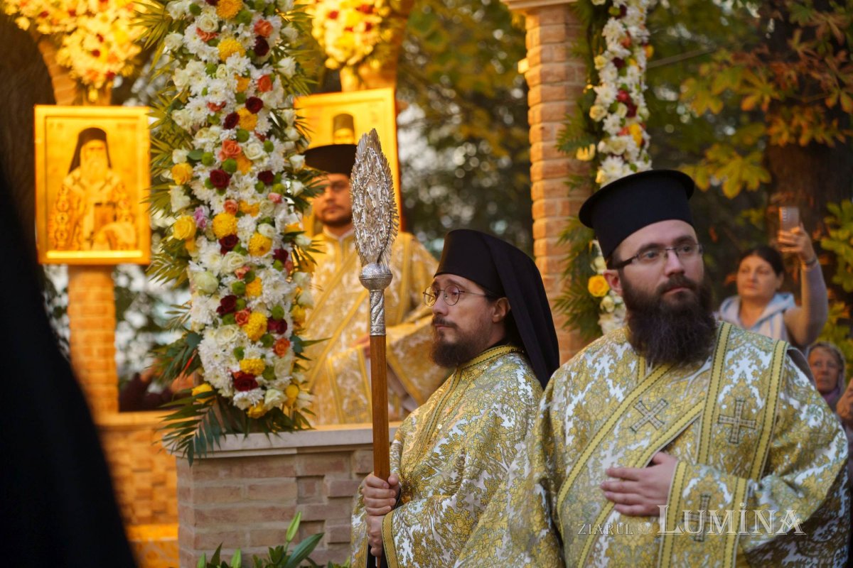 Începutul sărbătorii Sfântului Ierarh Nectarie la Mănăstirea Radu Vodă 315202