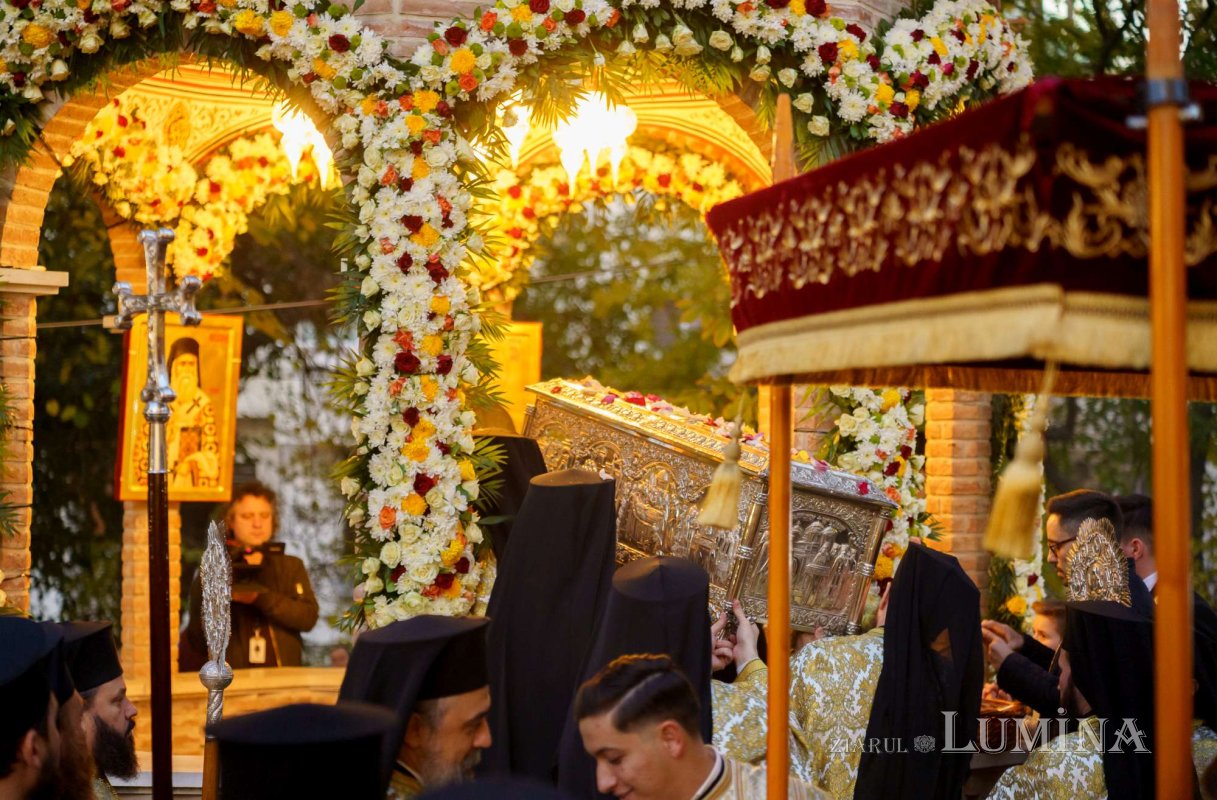 Începutul sărbătorii Sfântului Ierarh Nectarie la Mănăstirea Radu Vodă 315203