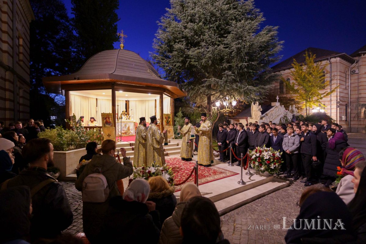 Începutul sărbătorii Sfântului Ierarh Nectarie la Mănăstirea Radu Vodă 315211