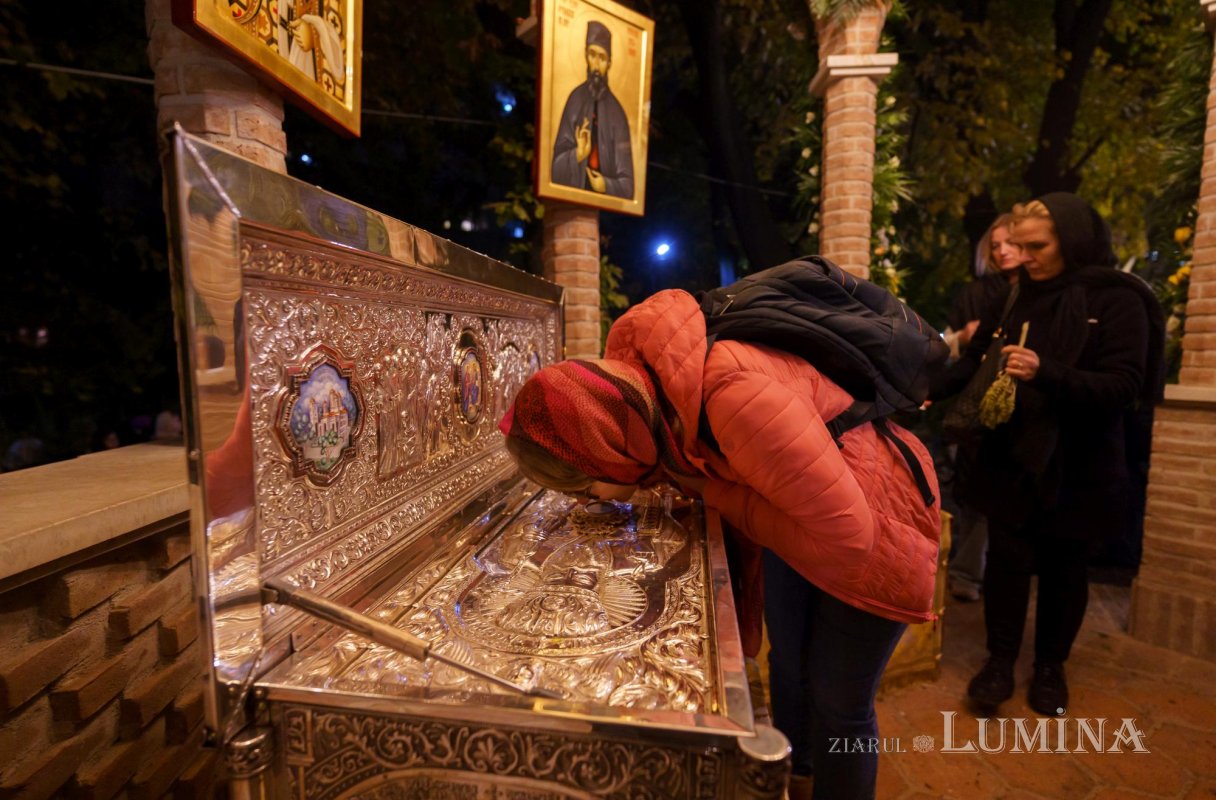 Începutul sărbătorii Sfântului Ierarh Nectarie la Mănăstirea Radu Vodă 315215