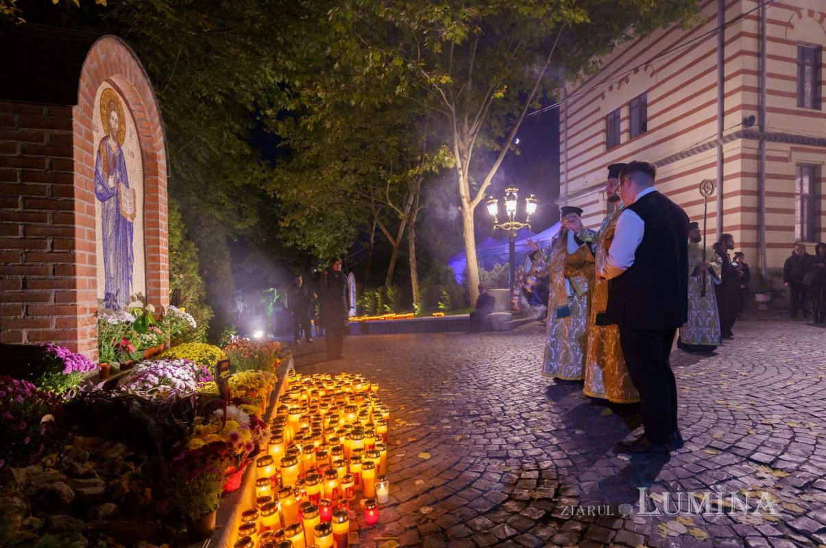 Începutul sărbătorii Sfântului Ierarh Nectarie la Mănăstirea Radu Vodă 315217