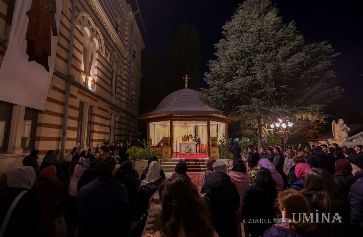 Începutul sărbătorii Sfântului Ierarh Nectarie la Mănăstirea Radu Vodă 315218