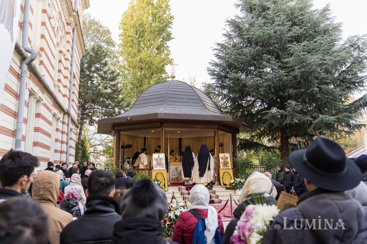 Prinos de laudă adus unui ierarh taumaturg în Capitală 315313
