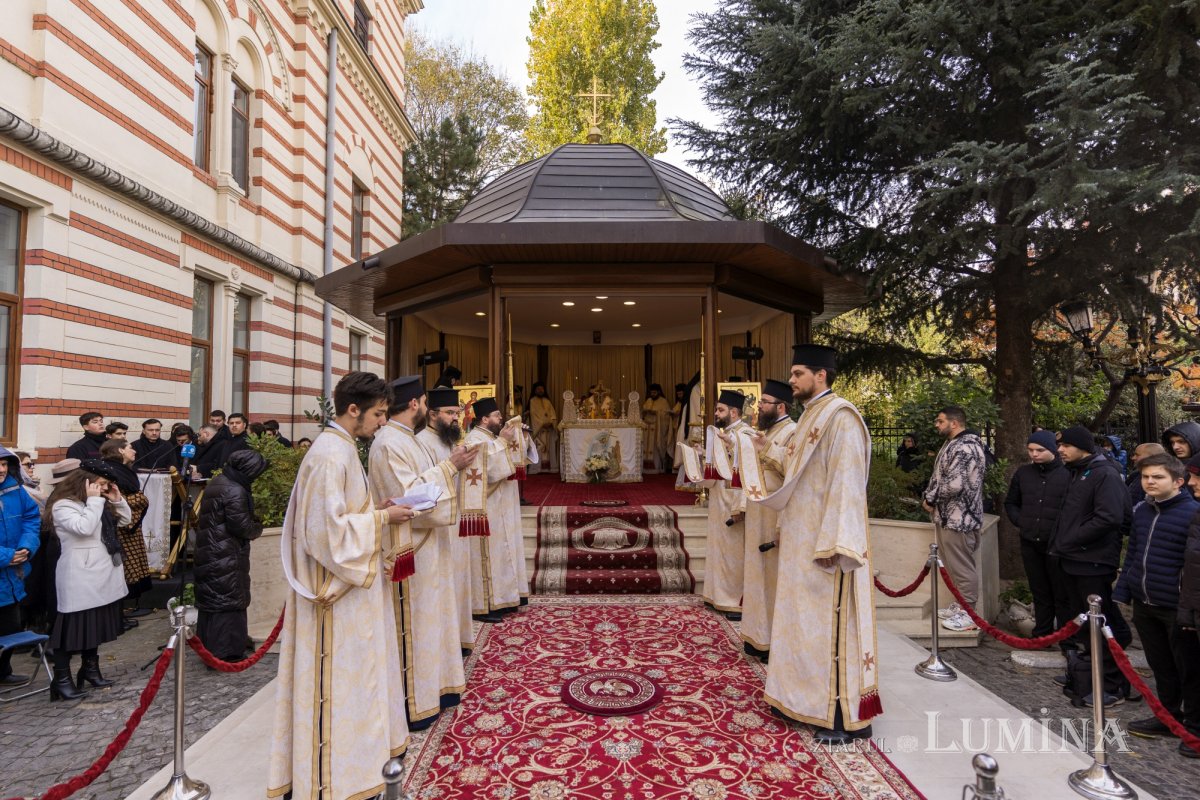Prinos de laudă adus unui ierarh taumaturg în Capitală 315325