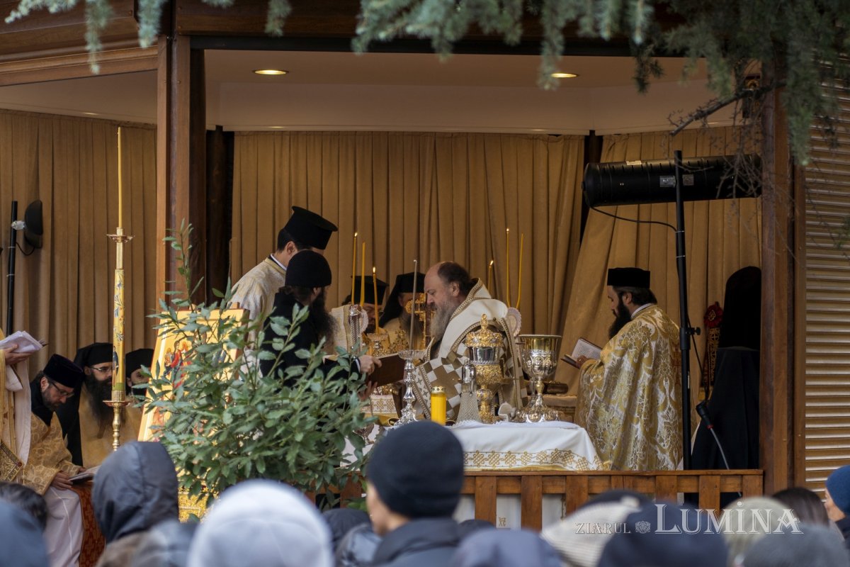 Prinos de laudă adus unui ierarh taumaturg în Capitală 315327
